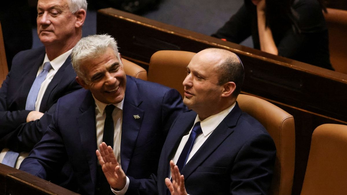 Nová koaliční vláda v Izraeli získala důvěru, přísahu složil nový premiér